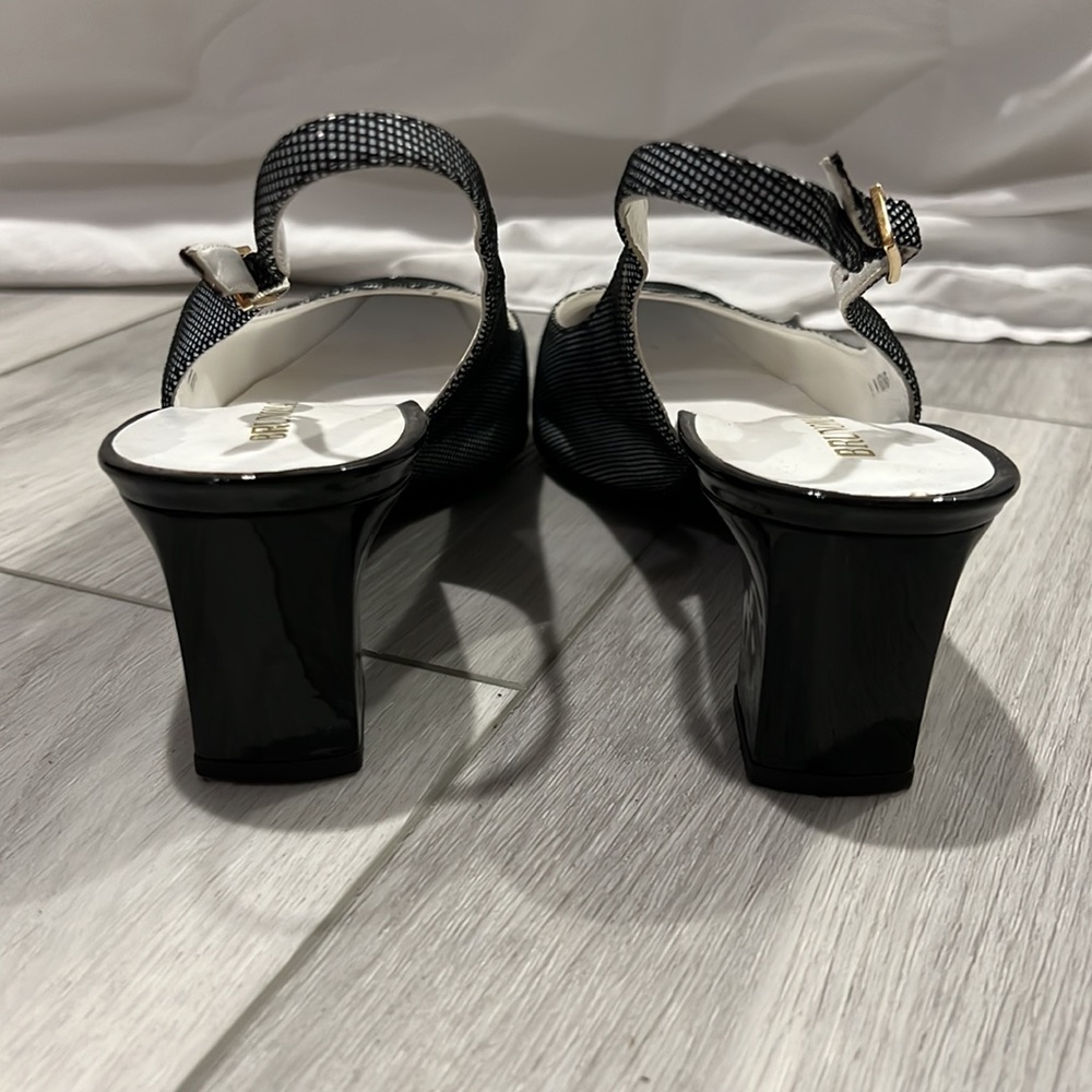Vintage Bruno Magli Heels. Made in Italy. Excellent condition. Size 9 - Picture 3 of 5